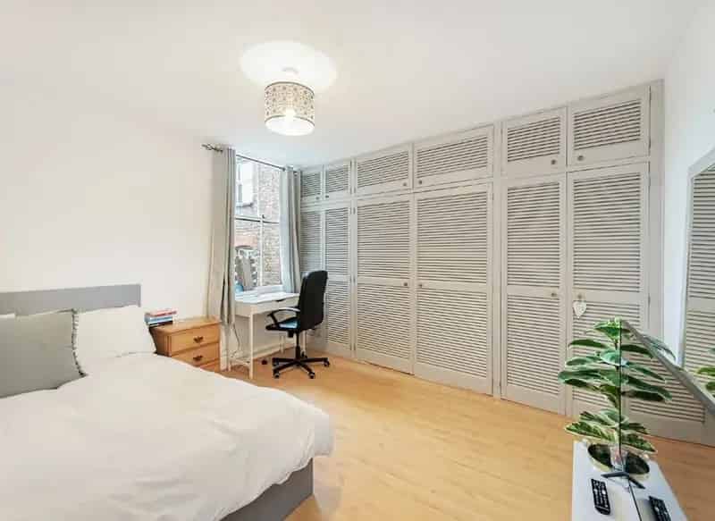 First Floor Flat Three Double Bedrooms Professional Sharers