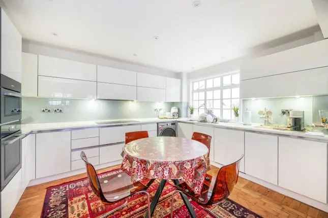 Flat for Sale in Chiltern Court Baker Street NW1