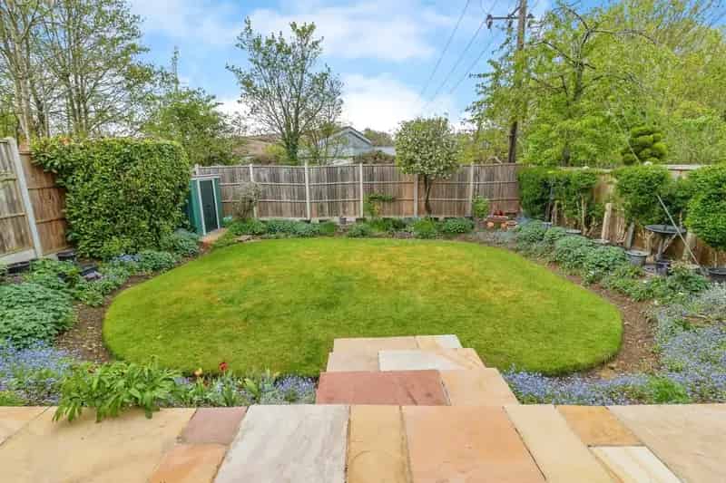 Four Bedroom Detached Family Home Near Town Centre