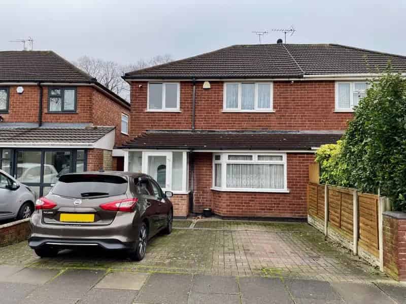 3 Bedroom Semi-Detached House to Rent