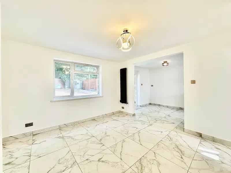 3 Bedroom Semi-Detached House to Rent