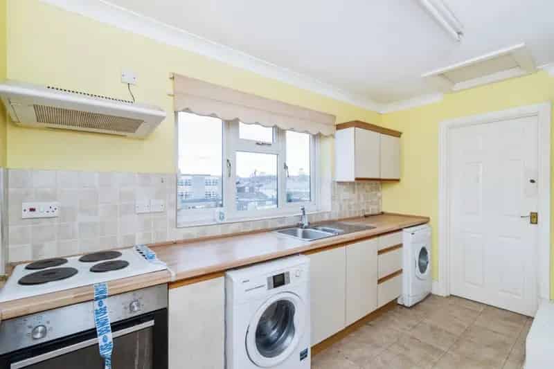 Flat For Sale , Victoria Park Road, Torquay, England