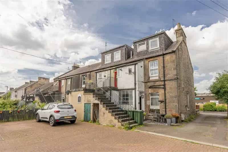 2 Bed Flat Double Upper with 1 Reception Room