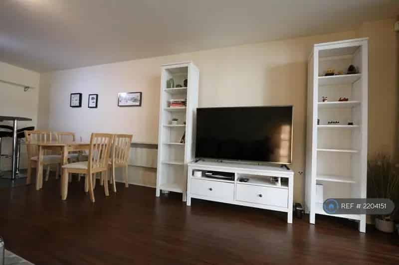 2 bedroom flat