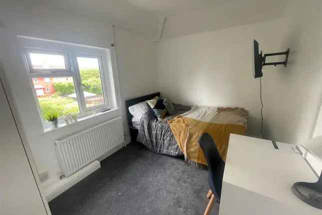 Semi-detached house to rent in Lockleaze Road, Horfield, Bristol BS7