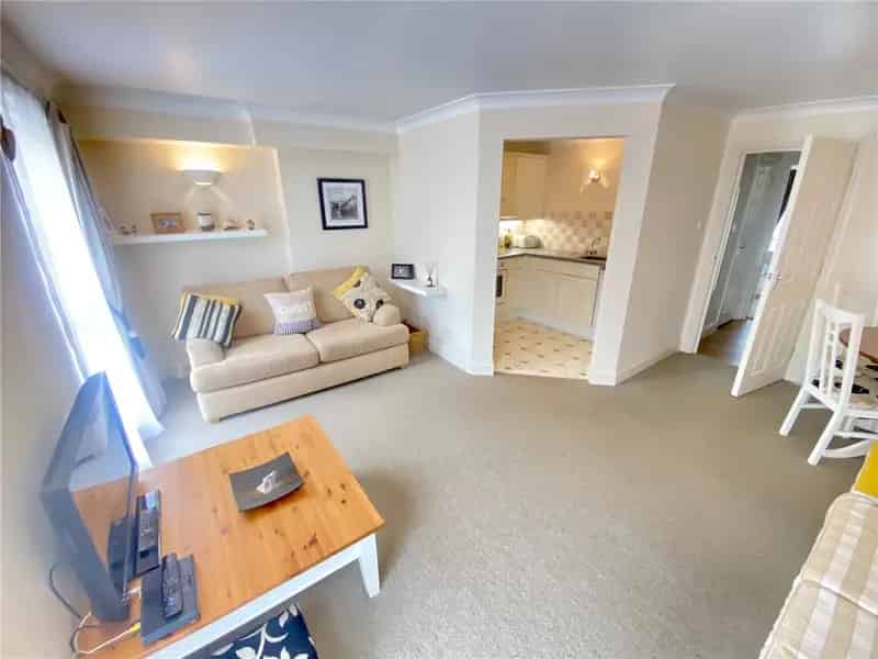 2 Bedroom Apartment in Dartmouth with Patio and Parking