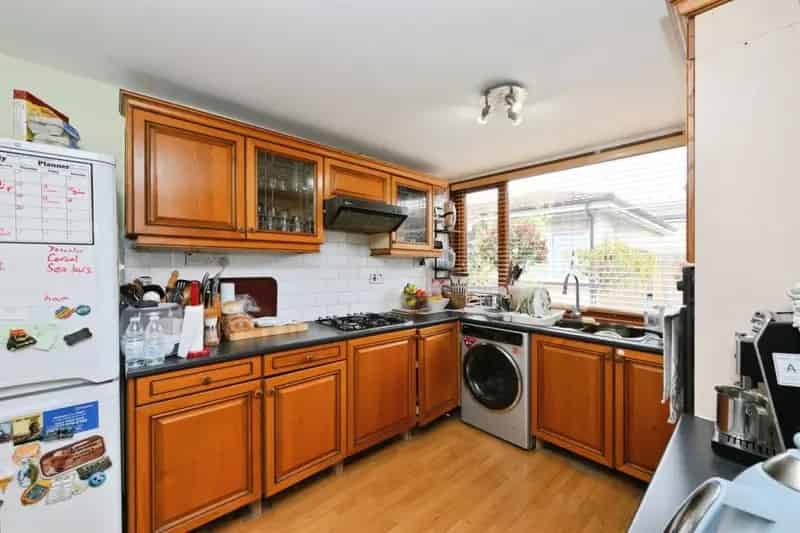 3 Bed Mid Terrace House Staple Tye Harlow Chain Free