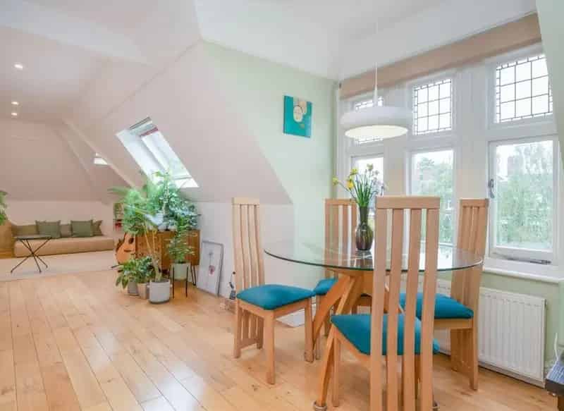 Three Double Bedroom Apartment with Private Garden Near Tufnell Park