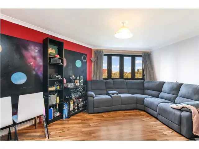 2 Bedroom Flat for Sale Near Merchant City