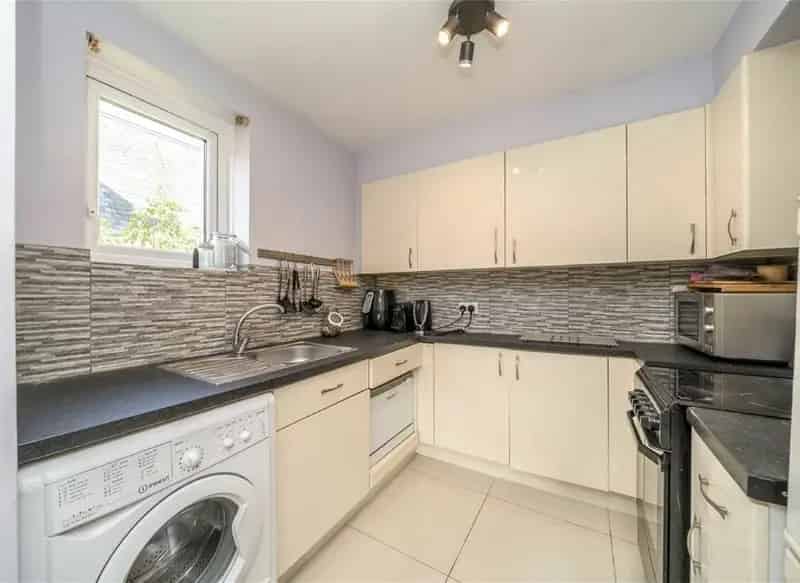 Spacious One Bedroom Apartment near Askew Road
