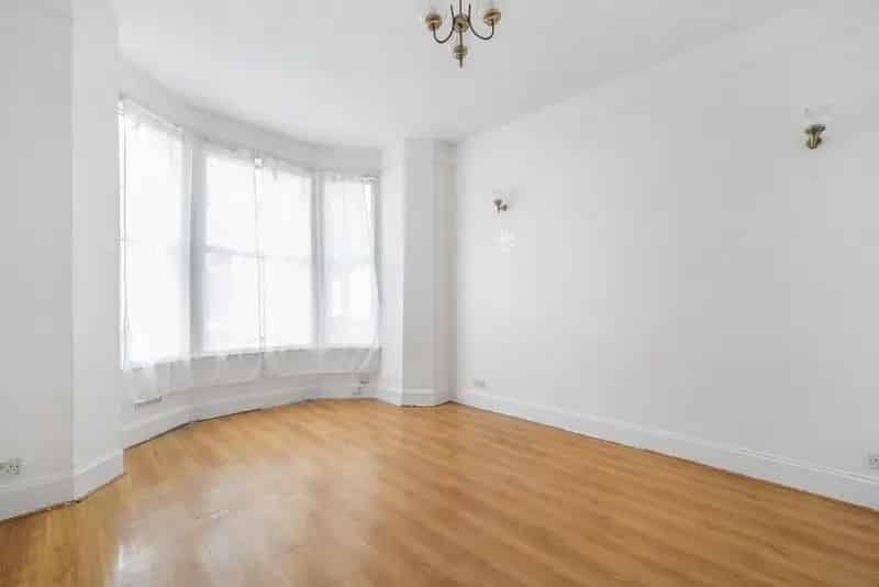 Freehold House with Three Units Brondesbury Investment Opportunity