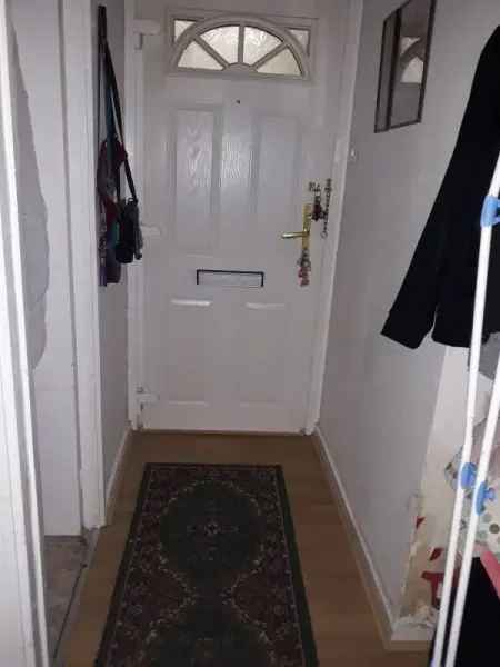 Flat For Rent in Crewe, England