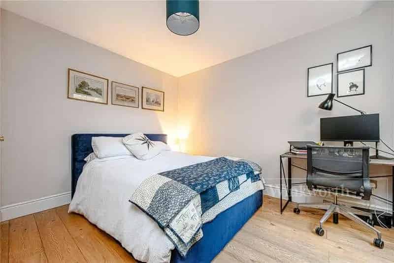2 Bed Flat for Sale Ground Floor South-West Garden