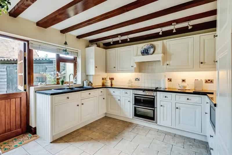 Character Barn Conversion with Multiple Bedrooms and Courtyards