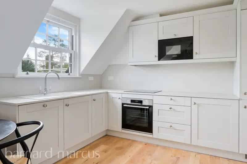 One Bedroom Apartment in Converted Pub with Balcony and Parking