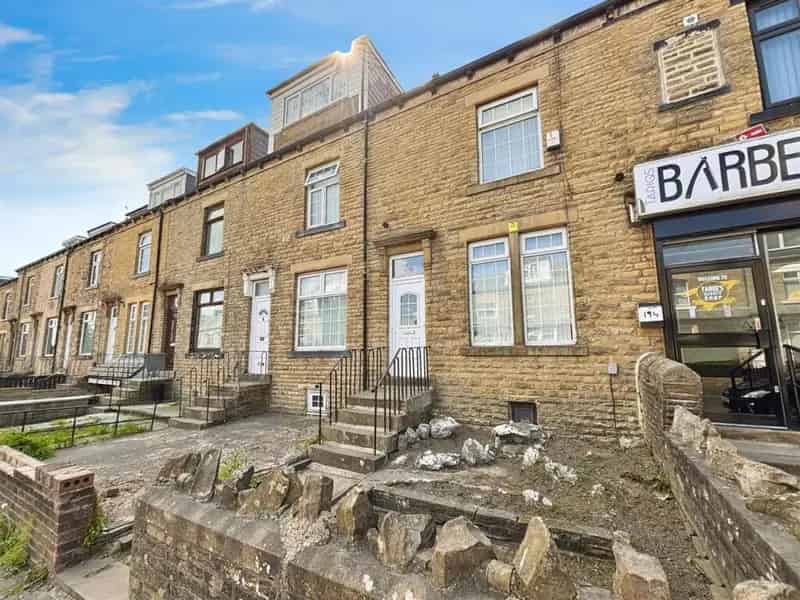 3 Bedroom Terraced House For Sale Near Schools and Amenities