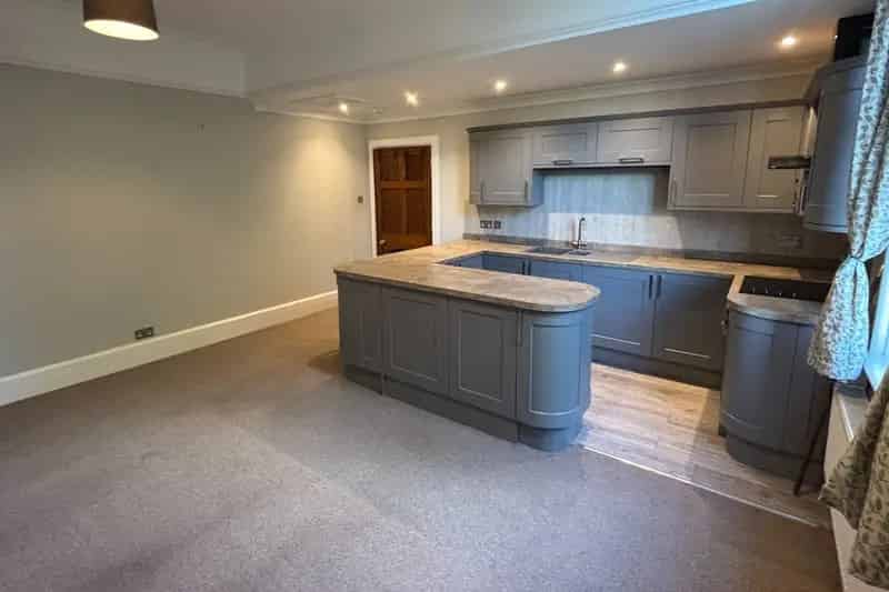 1 Bed Apartment Battenhall Modern Kitchen En Suite Parking