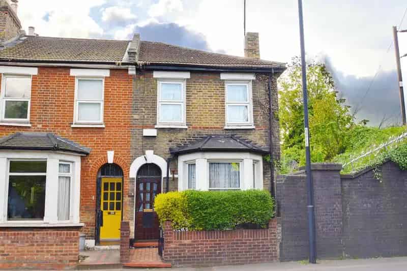 2 Bedroom End of Terrace House to Rent
