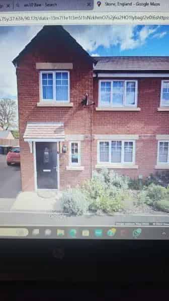 3 Bed House Large Garden Freshly Decorated