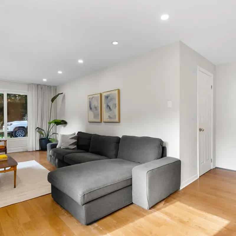 Charming Bungalow near Parks and Schools