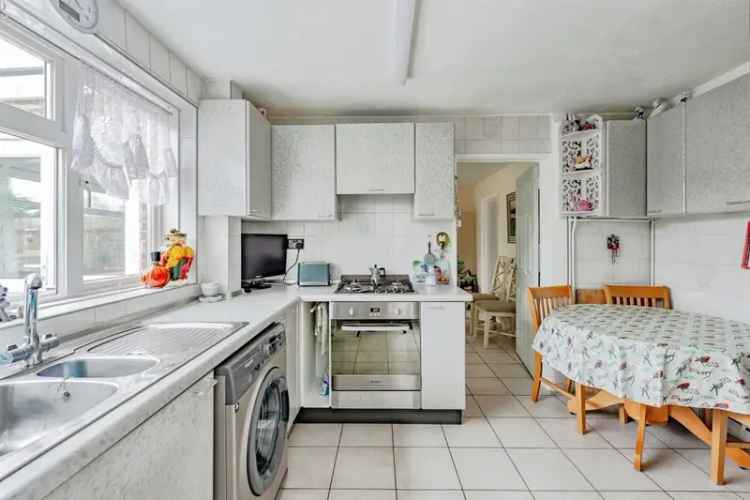 3 Bedroom Semi-Detached House with Driveway and Garage