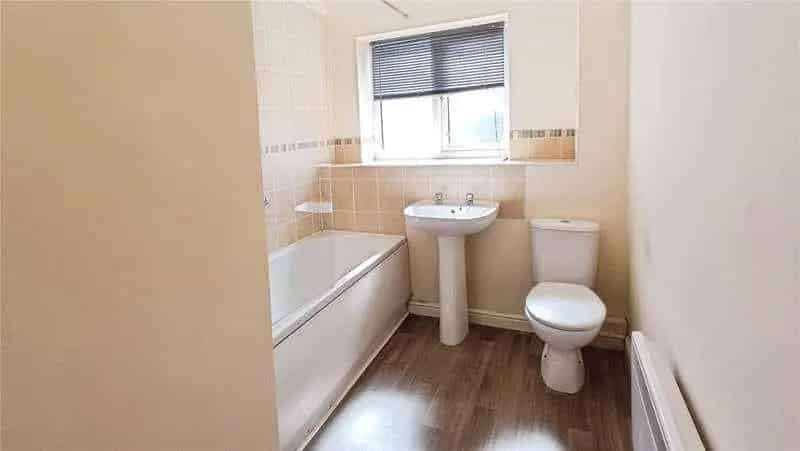 2 Bed Flat for Sale Kings Norton - Spacious Apartment with Parking