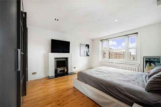 Maisonette to rent in Ennismore Gardens, Knightsbridge, London SW7