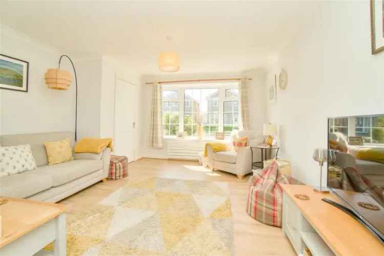 3 Bedroom Semi-Detached House For Sale in Wigginton