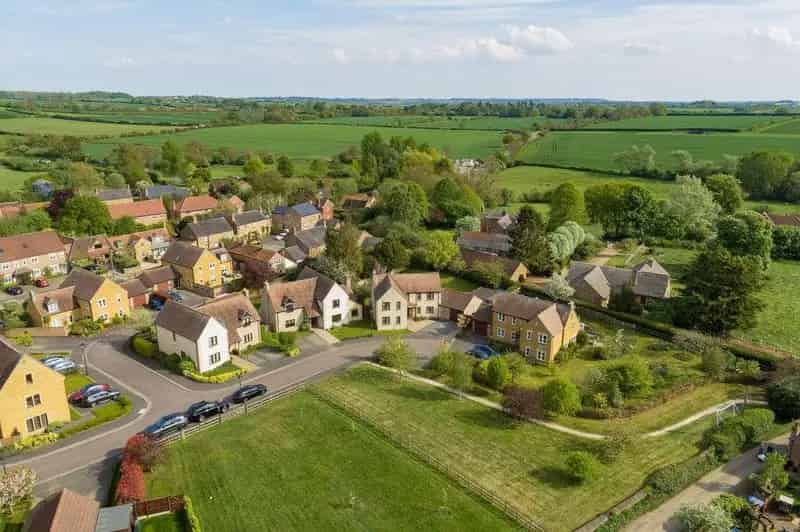 4 Bed House for Sale - Luxurious Renovation in Private Cul-de-Sac