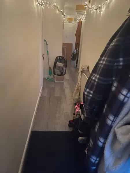 2 Bed House Near Town Centre New Kitchen Laminate Floors Parking