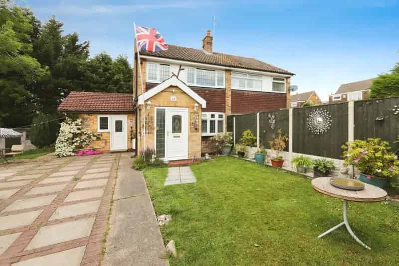 3 Bedroom Semi Detached House Aston South Yorkshire
