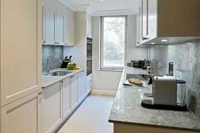 Flat to rent in Palace Gate, South Kensington W8