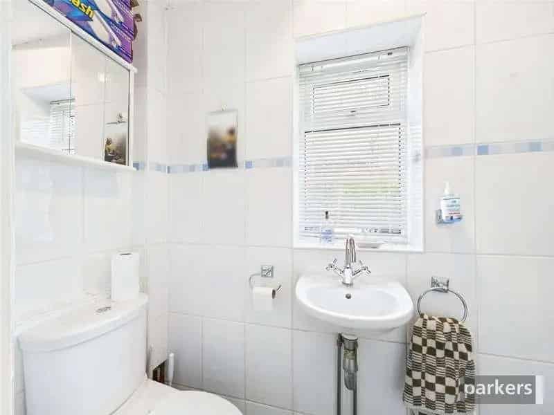 4 Bed Detached House for Sale in Twyford