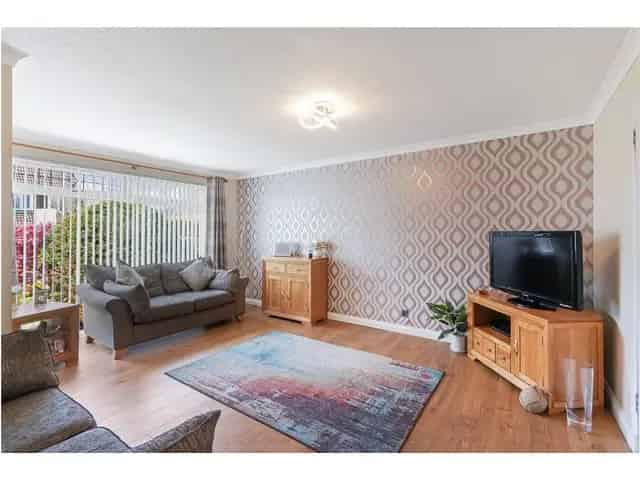 3 Bedroom Semi-Detached Villa for Sale in Prestwick
