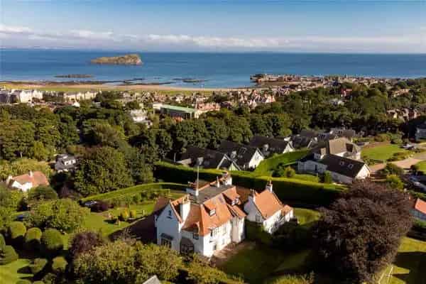 Windygates: 6 Bedroom Family Home with Coastal Views