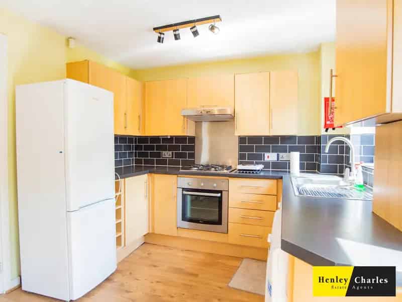 2 Bedroom Semi Detached House Family Home