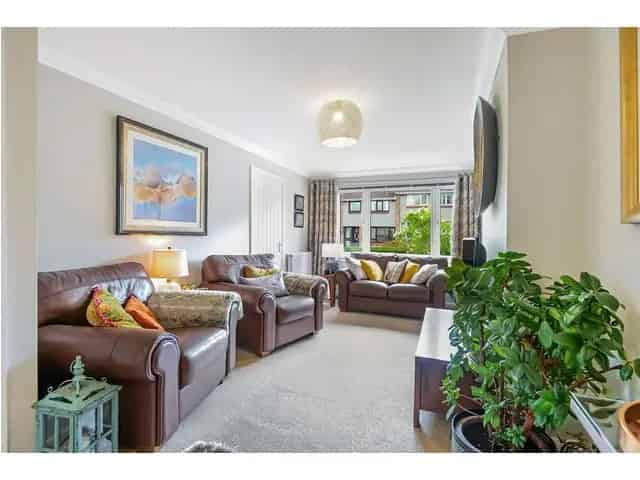 4 Bedroom Semi Detached Villa Bearsden