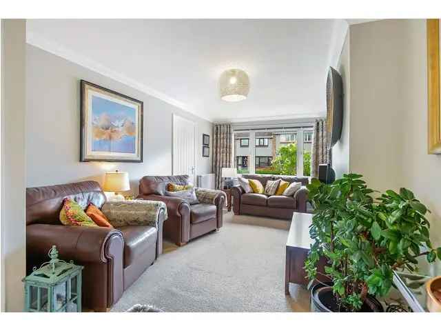 4 Bedroom Semi Detached Villa Bearsden