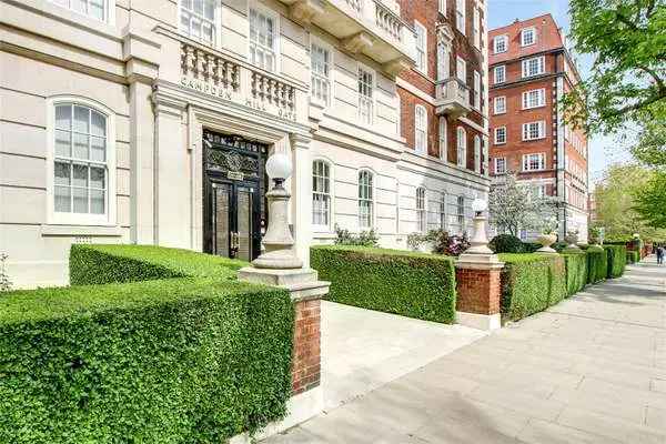 Stunning London Apartment Requiring Modernisation in Prestigious Campden Hill Gate