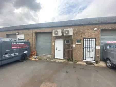 Industrial Workshop Unit 423 sqft Alms Close