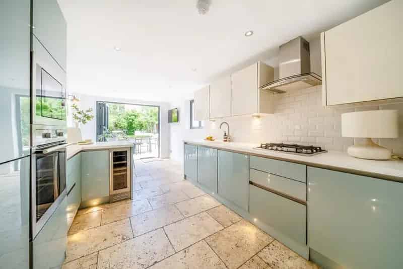 Four Bedroom Family Home with Large Garden