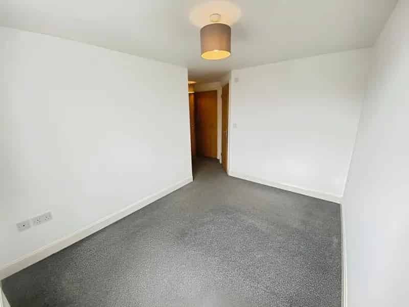 2 Bedroom Flat to Let Hythe Sea Views Allocated Parking