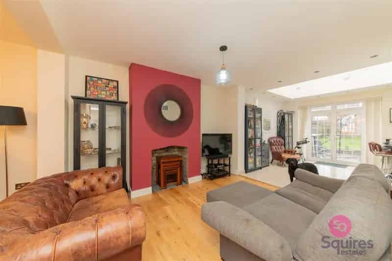 3 Bedroom Semi-Detached House Hendon
