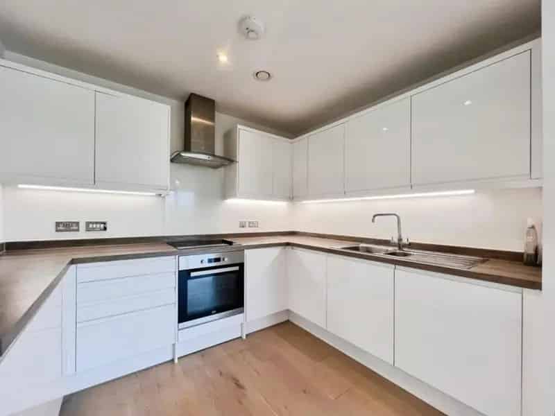 1 Bed Apartment for Sale Top Floor Allocated Parking Stunning Roof Terrace