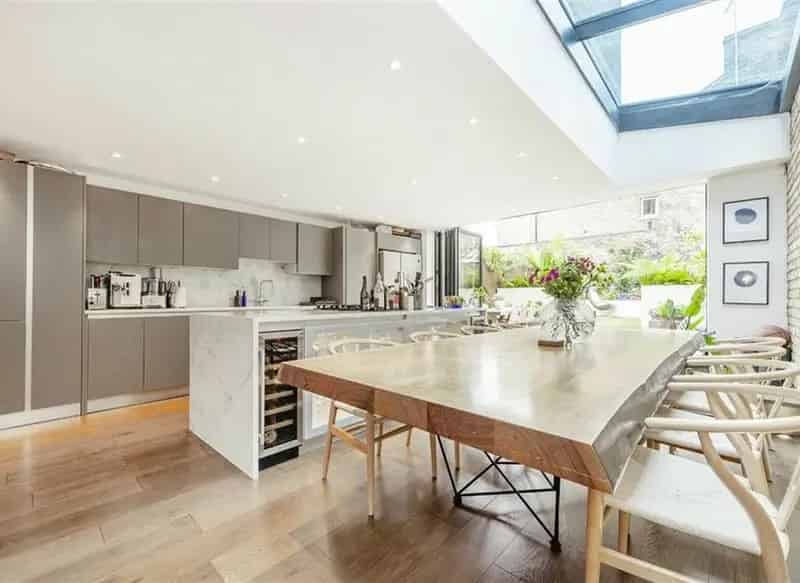 Refurbished Mid-Terrace Home with South-Facing Garden