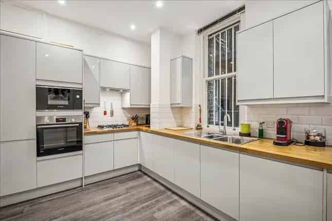 2-Bedroom Flat for Sale in Oakwood Court London W14
