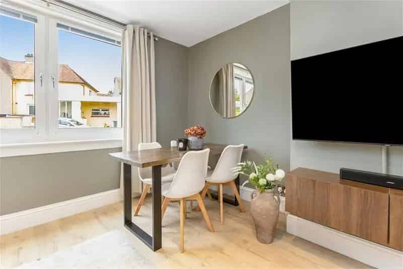 3 Bed End Terraced House Near Amenities and Schools