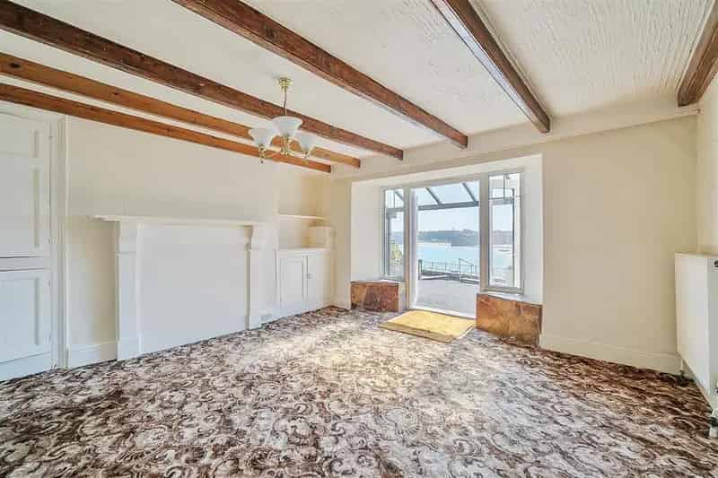 2 Bedroom Cottage For Sale