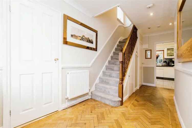 4 Bed Semi Detached House Conservation Area Gated Snaresbrook