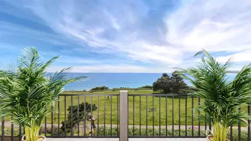 2 Bedroom Seafront Apartment Bournemouth